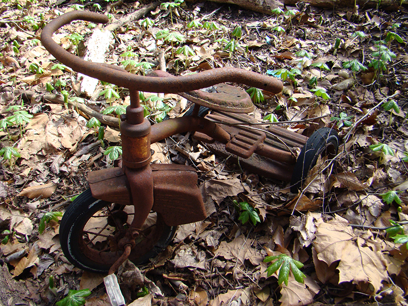 Rusty, abandoned tricyle